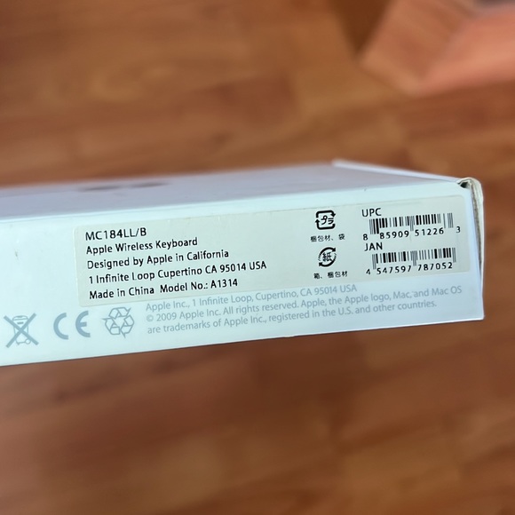 APPLE  Wireless Keyboard MC184LL/B - Picture 5 of 11